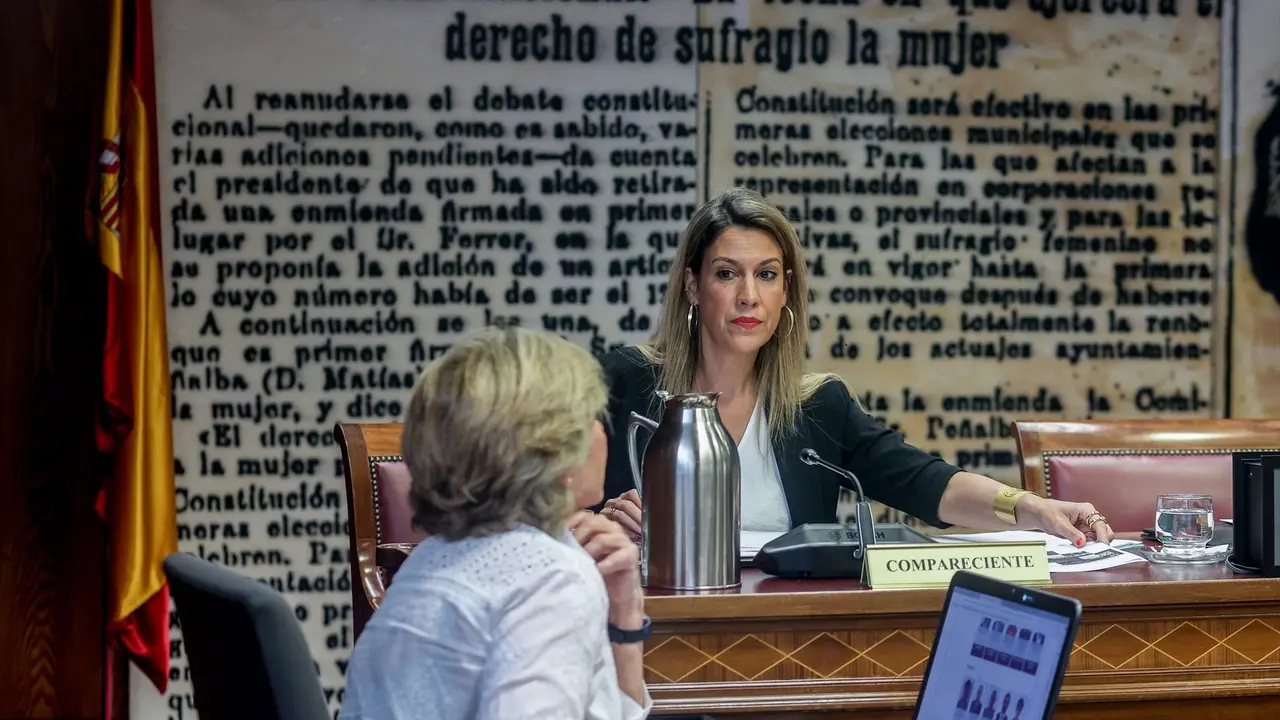 La exdirectora de Wakalua, Leticia Lauffer (D), comparece ante la Comisi&oacute;n de Investigaci&oacute;n sobre el &lsquo;caso Koldo&rsquo;, en el Senado. Ricardo Rubio