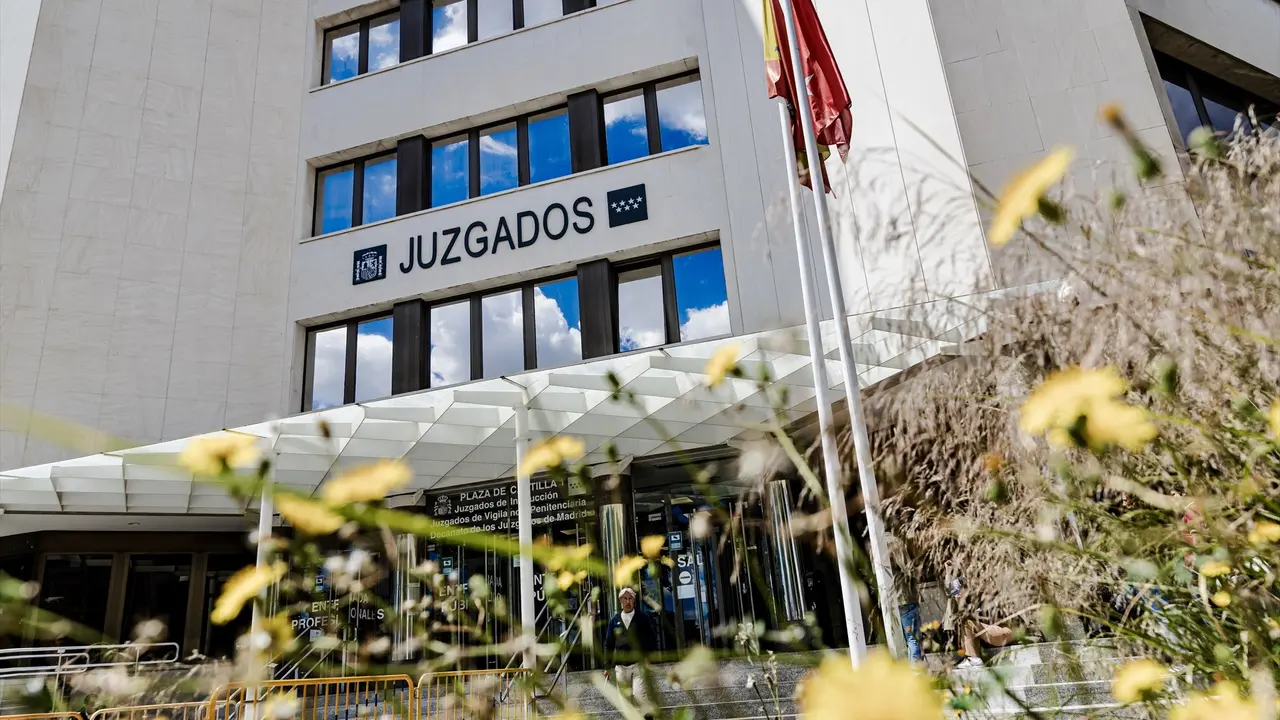 Fachada de los juzgados de Plaza de Castilla. Carlos Luj&aacute;n / Archivo