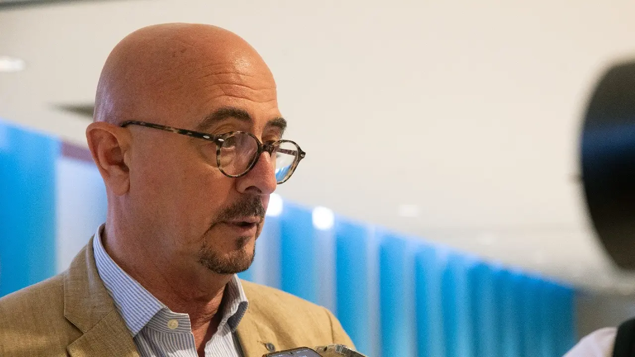 El consejero de Salud de Cantabria, C&eacute;sar Pascual. / Lara Revilla