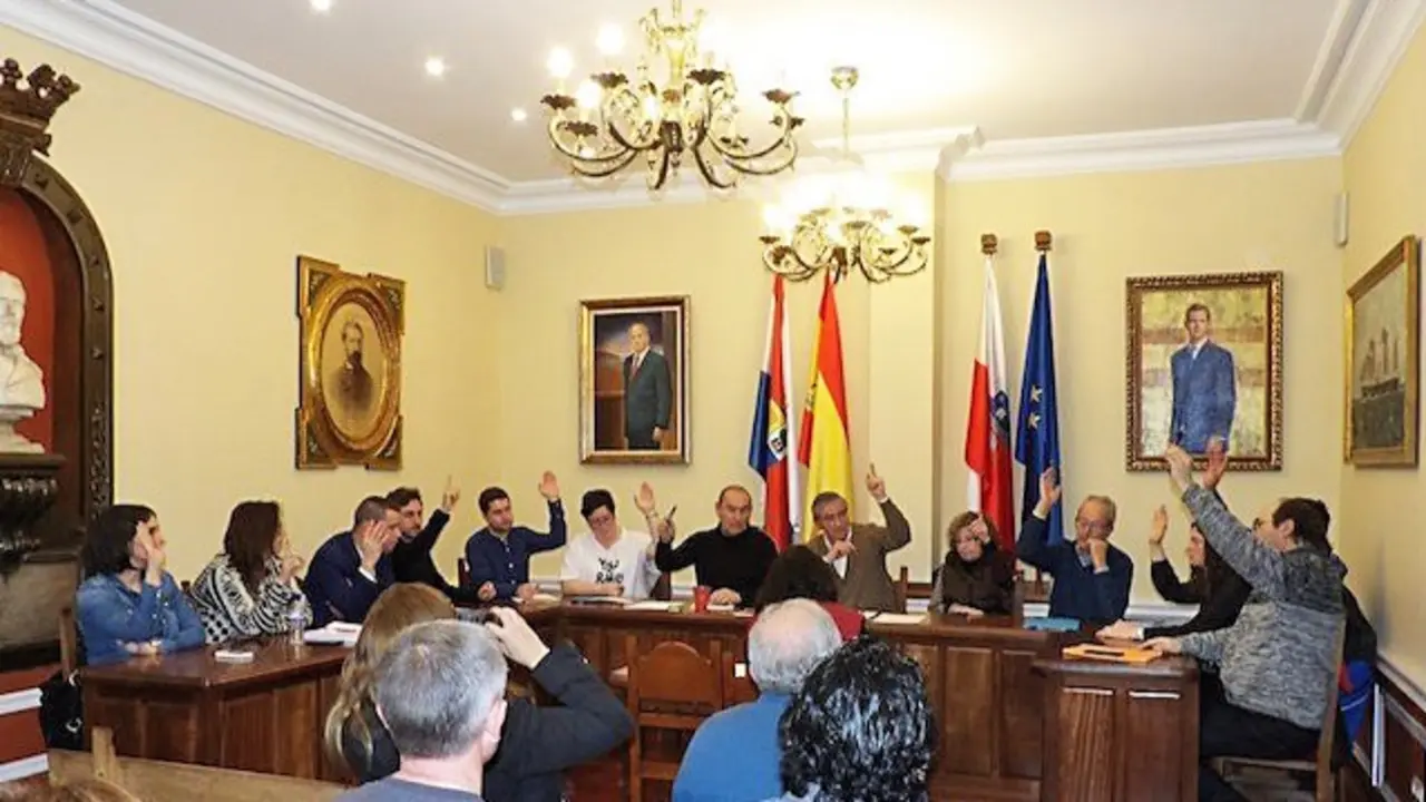 Fotograf&iacute;a de archivo de un pleno celebrado en el Ayuntamiento de Suances. / A.E.
