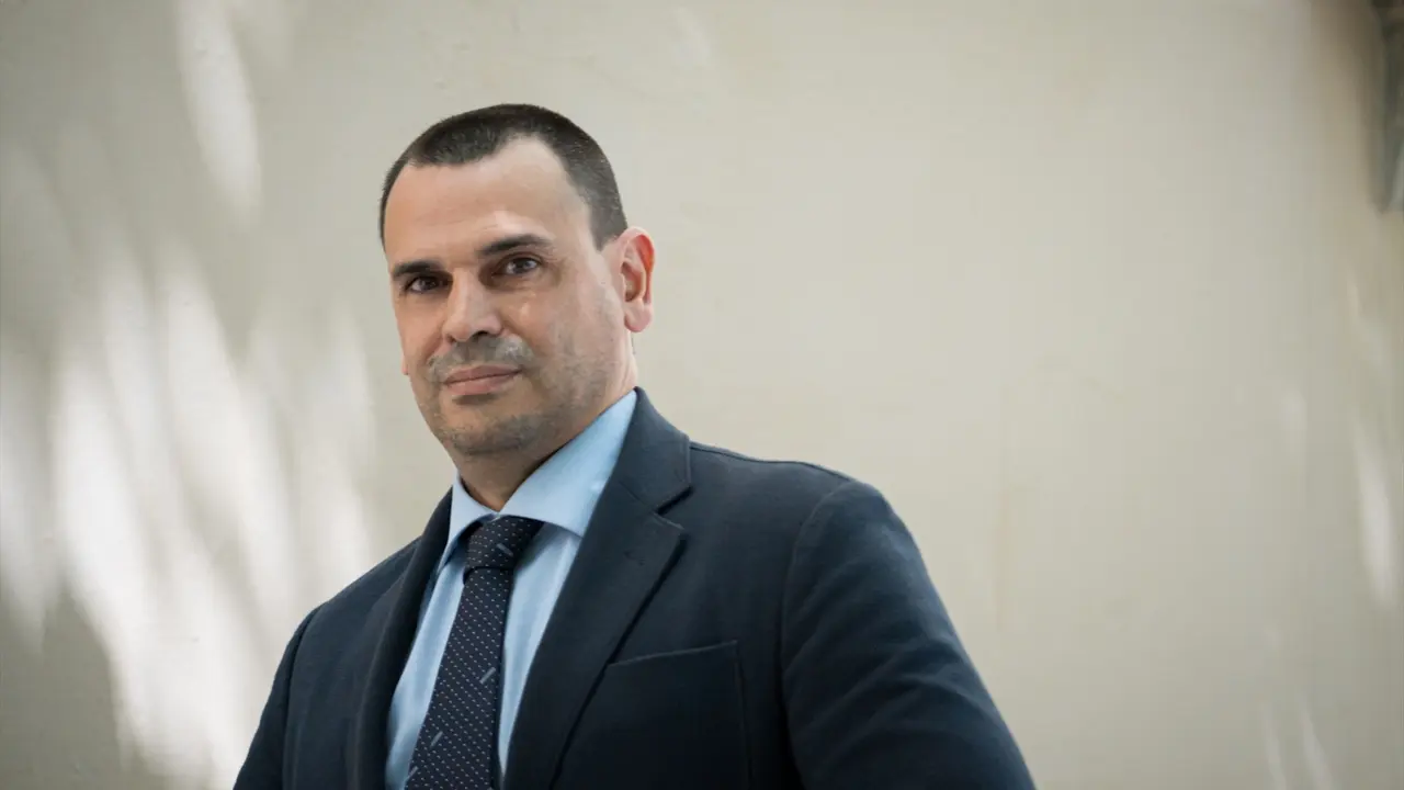 La pareja de la presidenta de la Comunidad de Madrid, Alberto Gonz&aacute;lez Amador, a su llegada al Tribunal Superior de Justicia. Diego Radam&eacute;s / Archivo