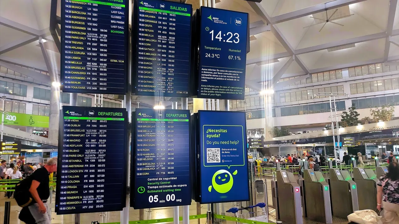 Pantallas de informaci&oacute;n al pasajero en un aeropuerto. EP / Archivo