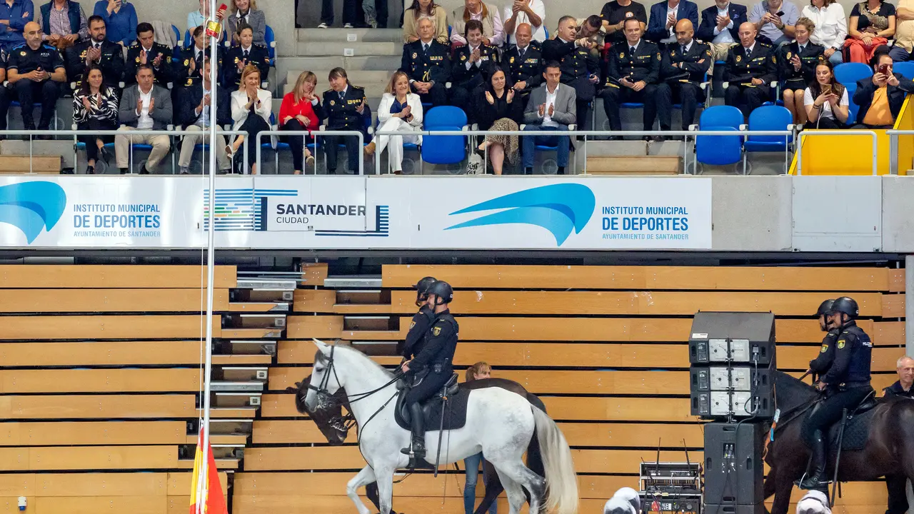 Exhibici&oacute;n de la Policia Nacional. / Luna Espinosa