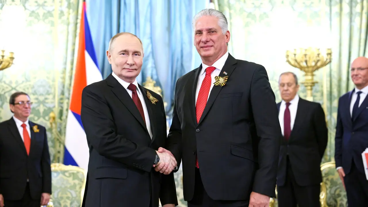 El presidente ruso, Vladimir Putin, junto a su hom&oacute;logo cubano, Miguel D&iacute;az-Canel. Kremlin