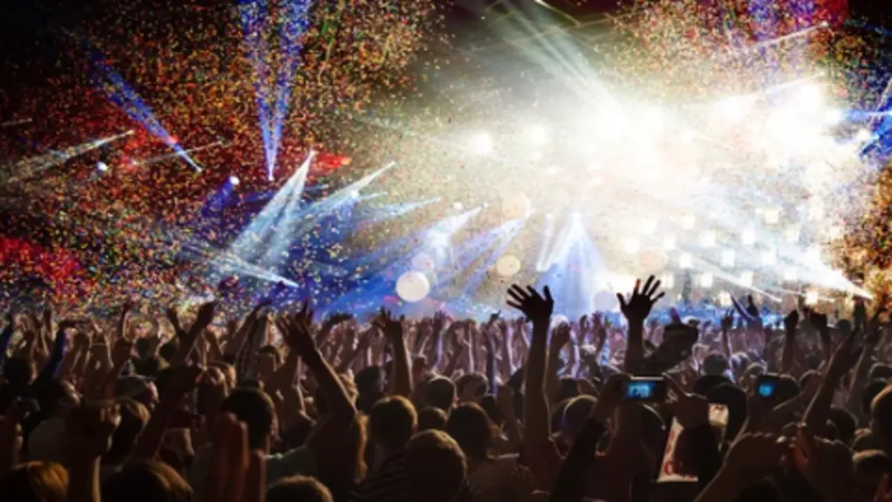 Mucha gente disfruta en un concierto. / A.S.