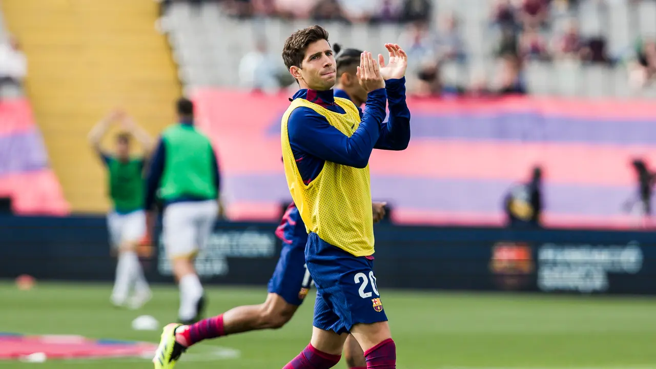 Uno de los capitanes del Bar&ccedil;a, Sergi Roberto, durante un calentamiento previo a un partido. / EP