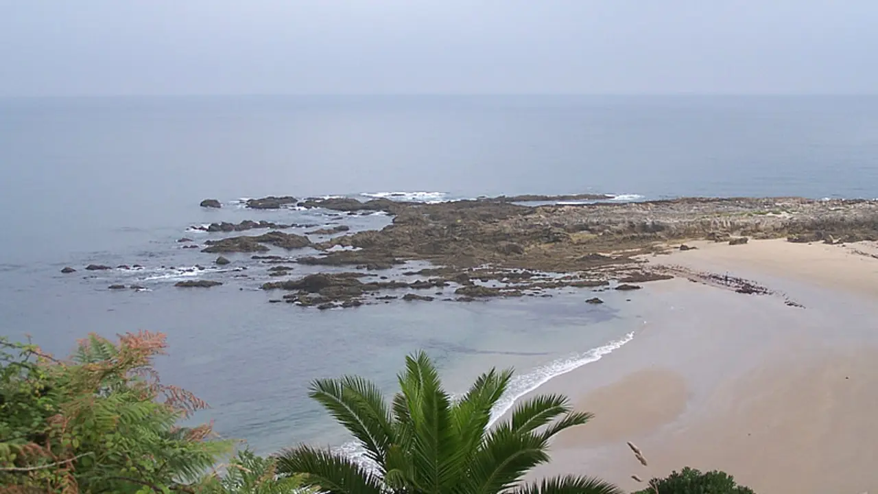 Vista de la playa de Pech&oacute;n, un espacio que deleita a quien lo visita. / Turismo Cantabria