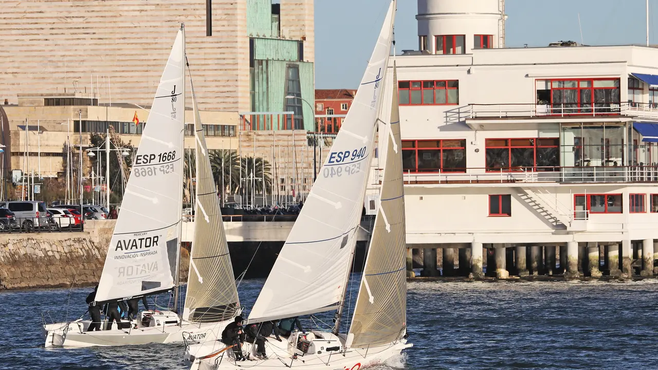 Un velero durante la competici&oacute;n de una pasada edici&oacute;n. / A.E.