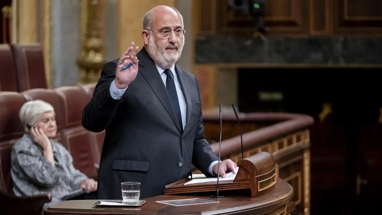 El diputado de Junts, Eduard Pujol, interviene durante la sesi&oacute;n plenaria en el Congreso de los Diputados. / A. P&eacute;rez Meca