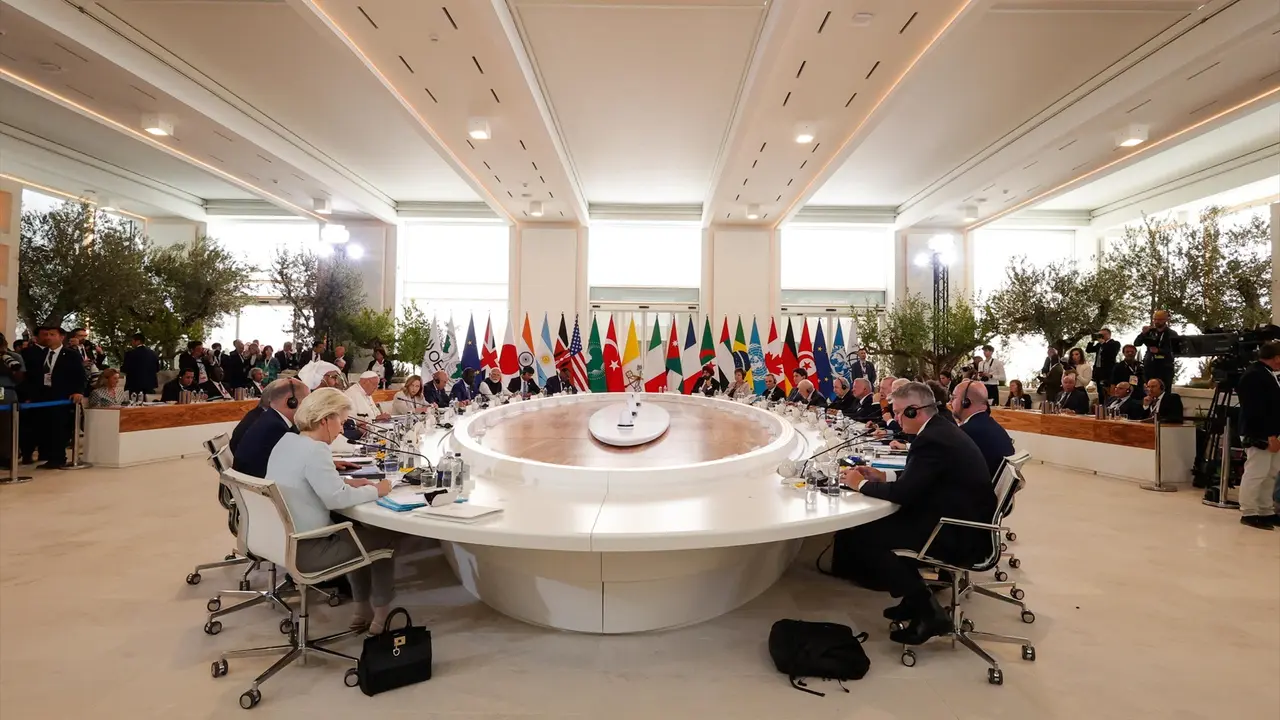 Una mesa redonda con los l&iacute;deres del G7. Giuseppe Lami