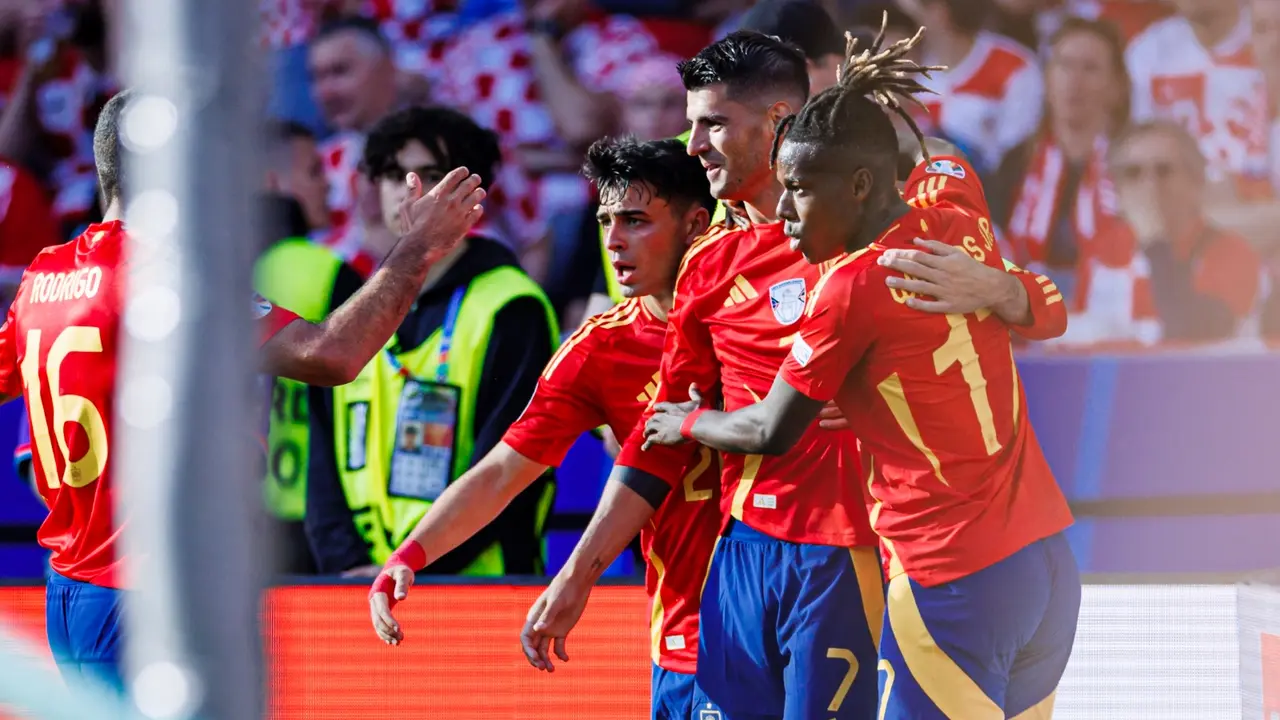 Los jugadores celebran uno de los goles del partido. / RFEF