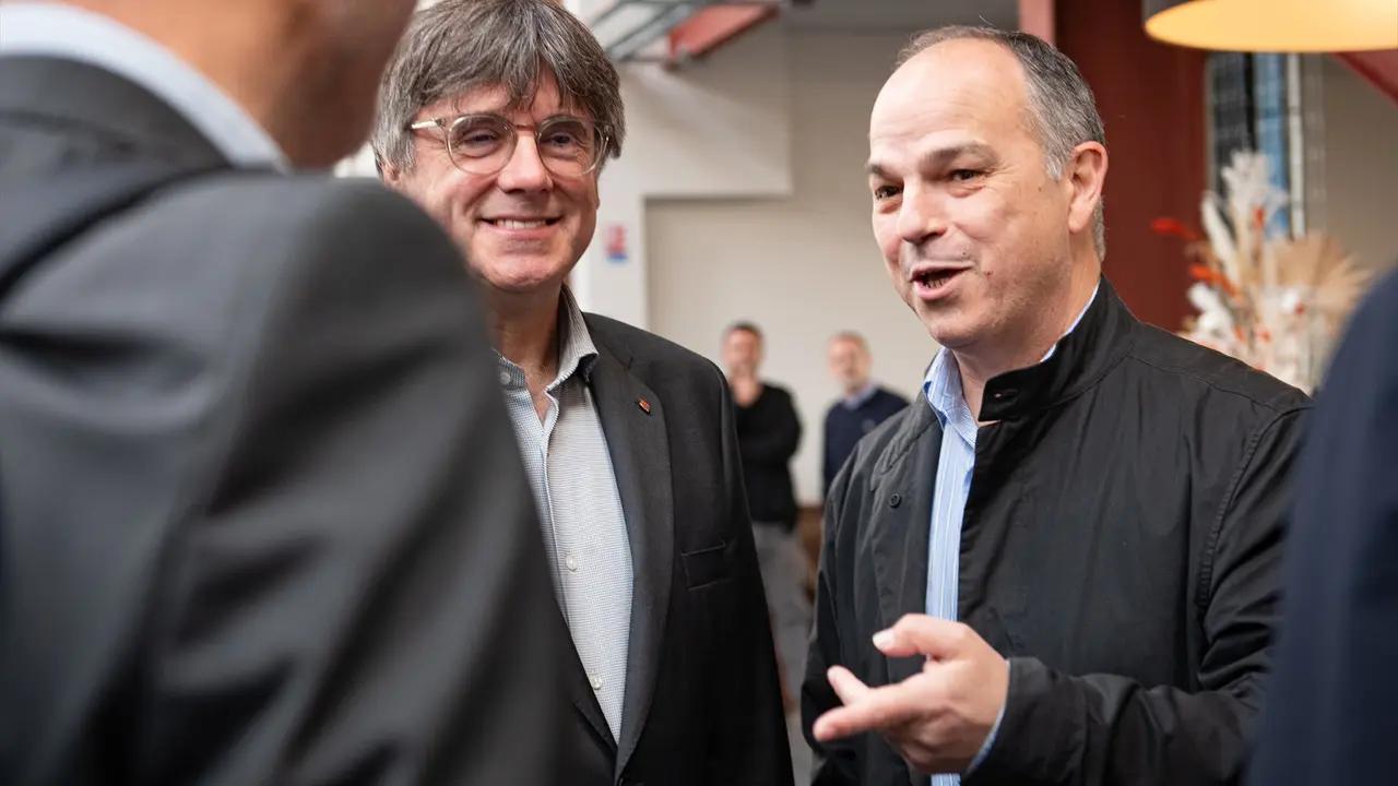 El expresidente de la Generalitat de Catalunya, Carles Puigdemont (i), y el secretario general de Junts per Catalunya, Jordi Turull (d). EP / Archivo