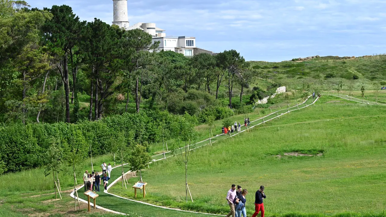 Primer paseo del programa &lsquo;Domingos de parque&rsquo; que sirve tambi&eacute;n como apertura al p&uacute;blico de este espacio dedicado a quienes se fueron en tan dif&iacute;ciles momentos. / A.E.