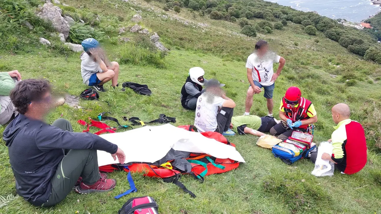 Atenci&oacute;n y evacuaci&oacute;n de un joven vasco que tuvo un accidente con parapente en Islares. /  112