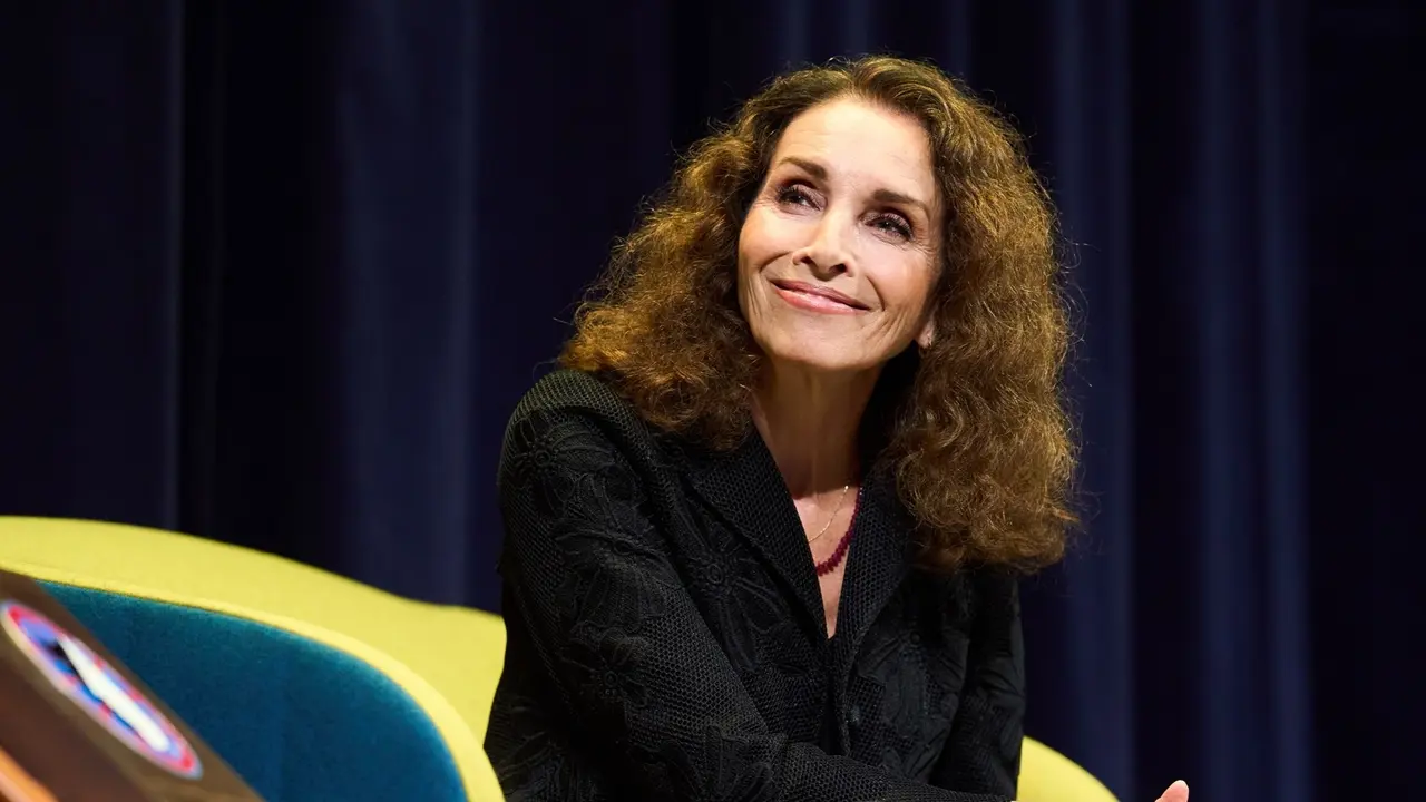 La actriz y cantante Ana Bel&eacute;n durante la entrega del XVI Premio &lsquo;La Barraca&rsquo; a las Artes Esc&eacute;nicas, en el Palacio de la Magdalena. Juanma Serrano