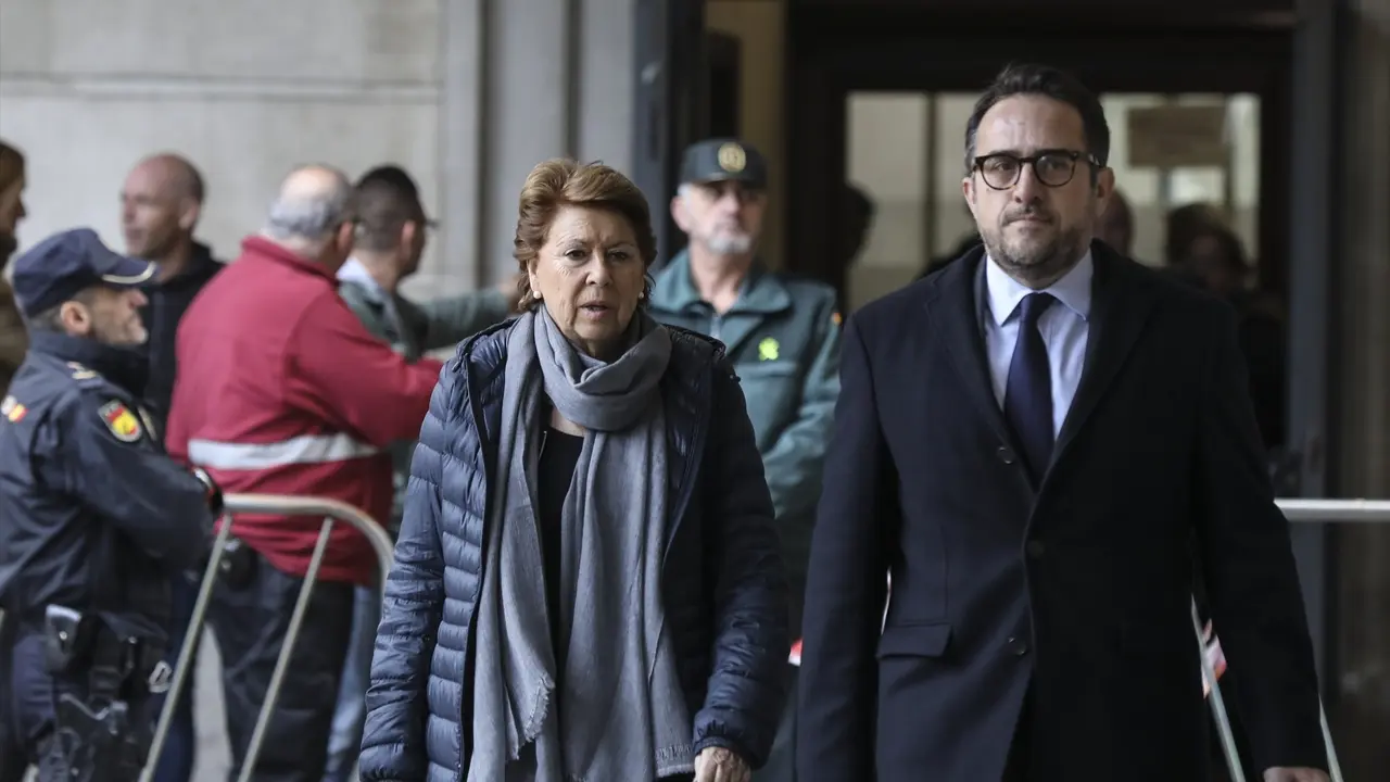 El ex Consejera de Econom&iacute;a y Hacienda de la Junta de Andaluc&iacute;a, Magdalena &Aacute;lvarez (i). EP / Archivo