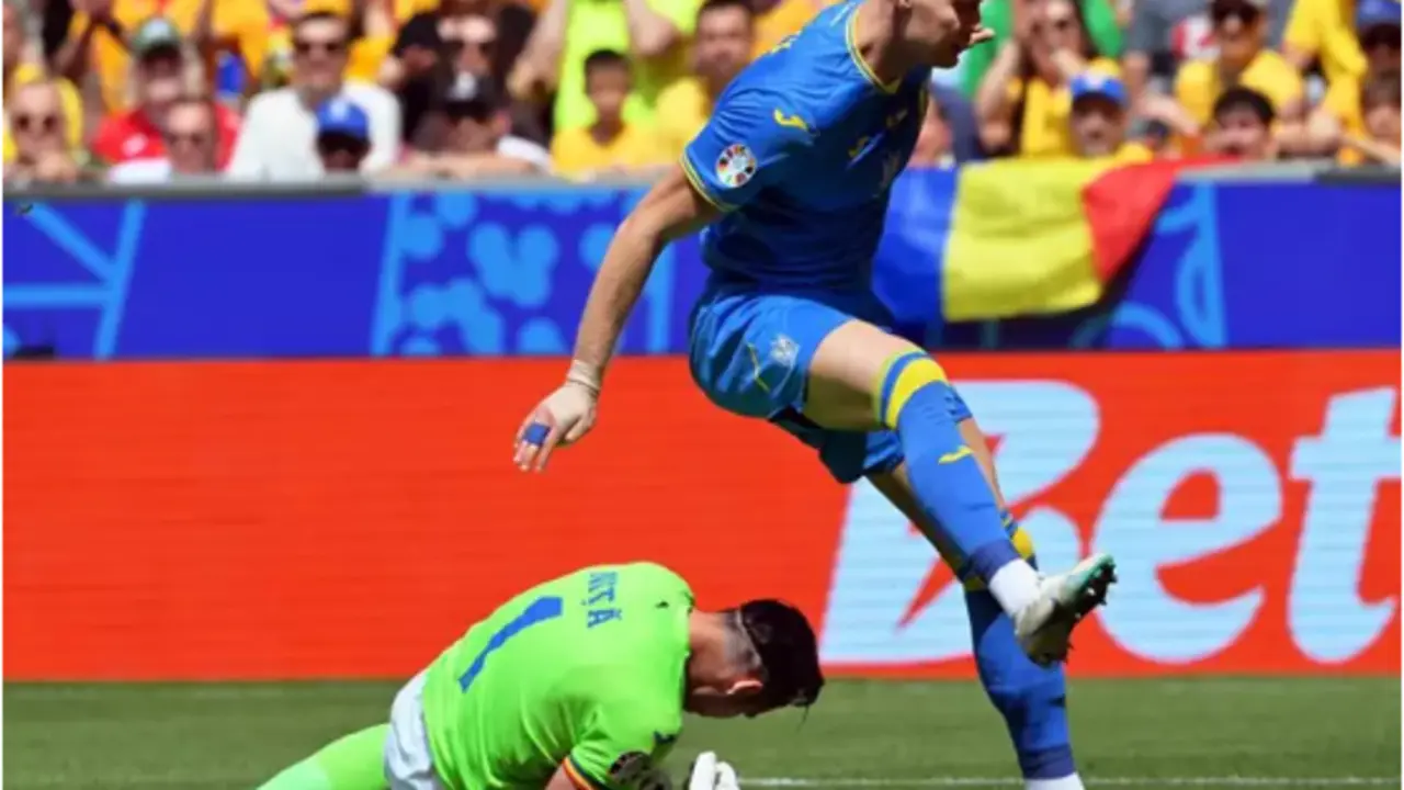 Artem Dovbyk, jugador de Ucrania, durante el partido de la Eurocopa 2024 ante Ruman&iacute;a. / ep