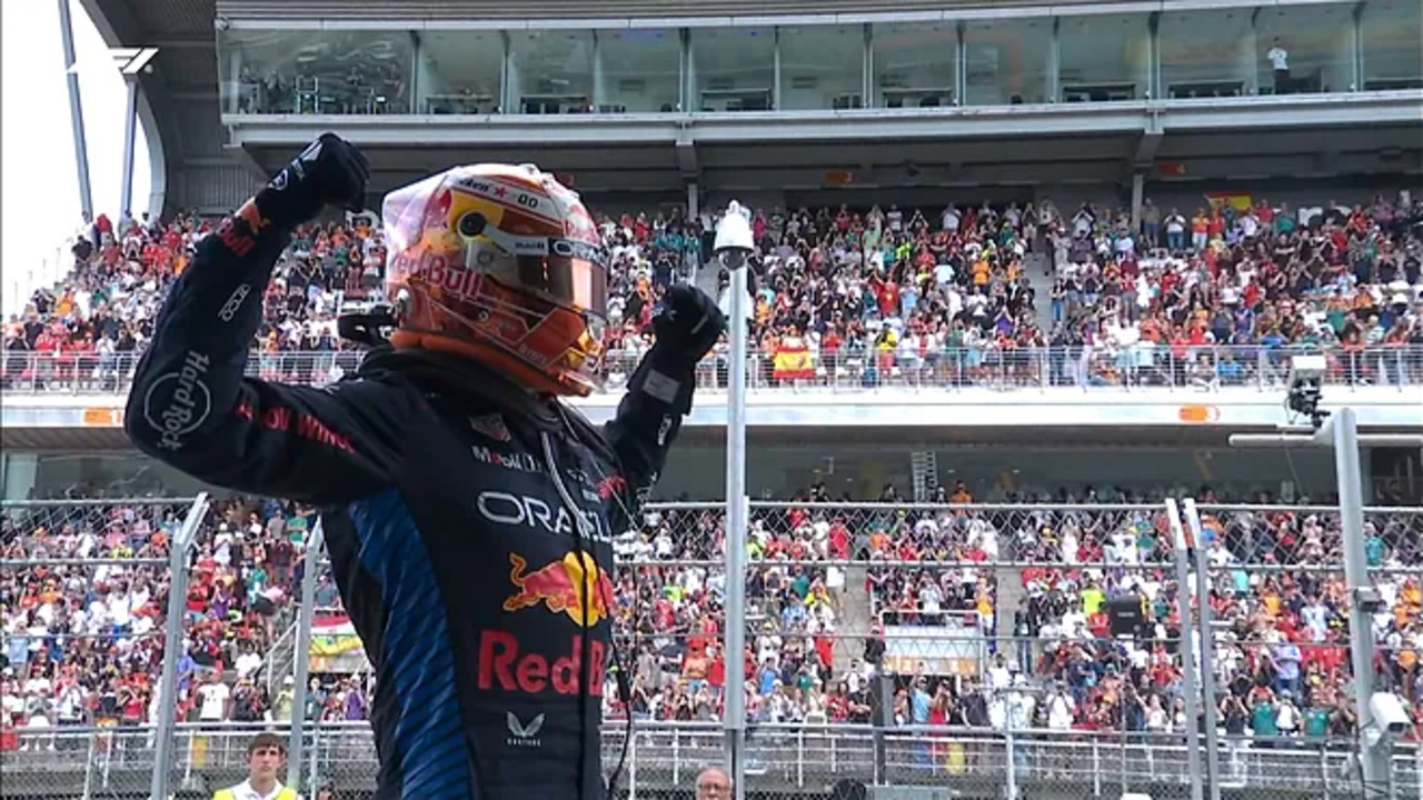 Verstappen celebra la victoria en Barcelona. / F1.com