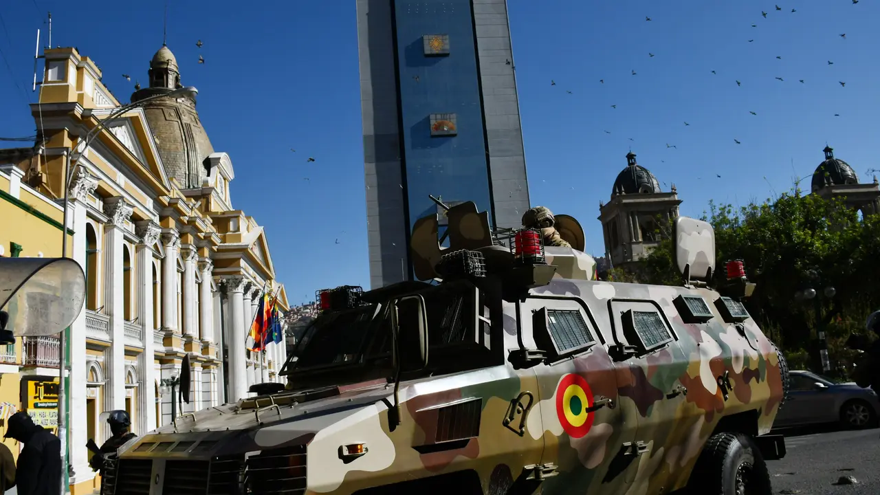 Imagen de archivo de un veh&iacute;culo militar en Bolivia. / A.E.