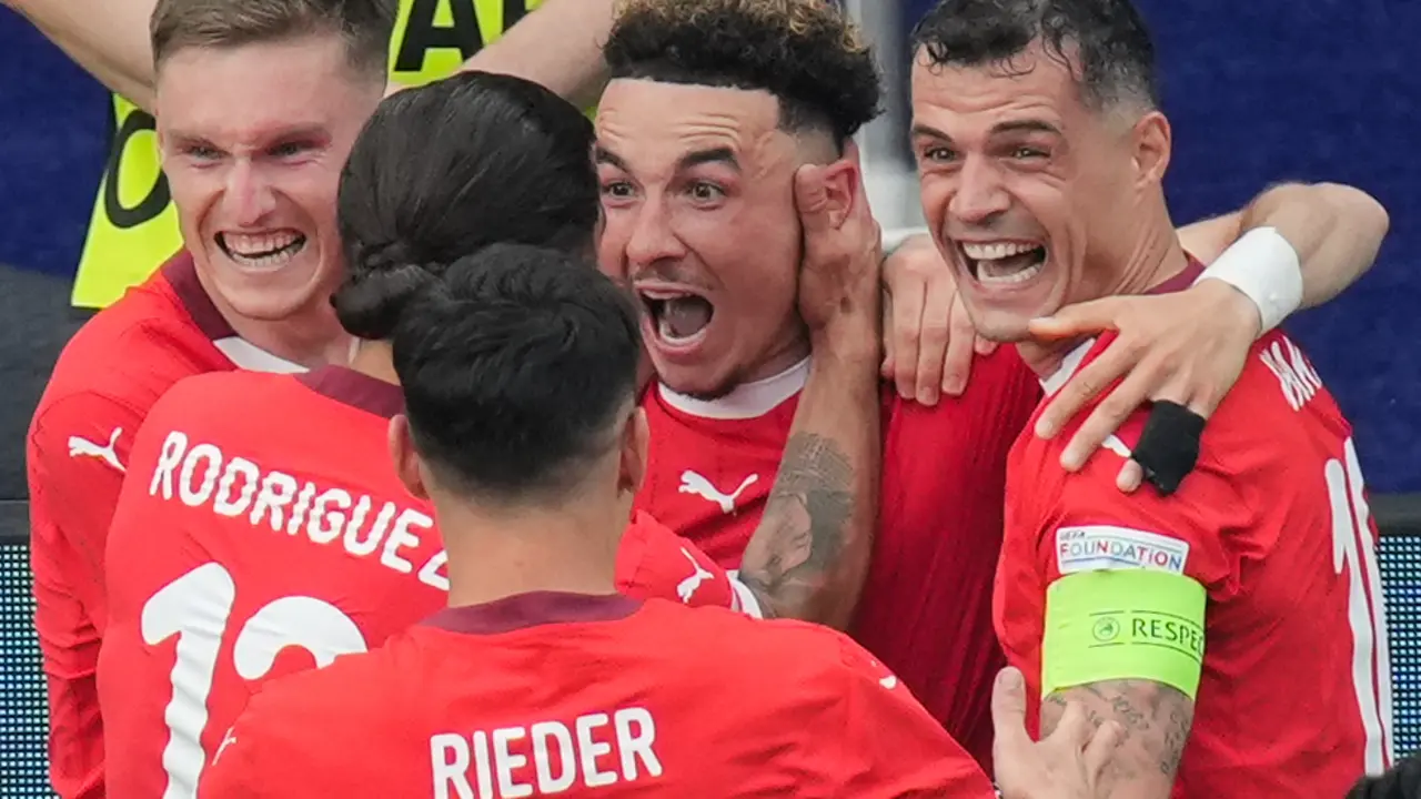 Los jugadores de Suiza celebran uno de los goles ante Italia. / S&ouml;ren Stache / EP