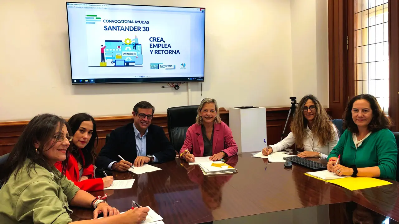 Representantes del &aacute;rea de Empleo del Ayuntamiento de Santander se re&uacute;nen con responsables del Colegio Oficial de Gestores Administrativos de Cantabria. / A.E.