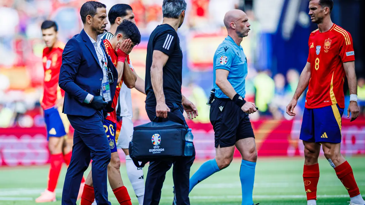 Pedri se retira lesionado del partido. / RFEF