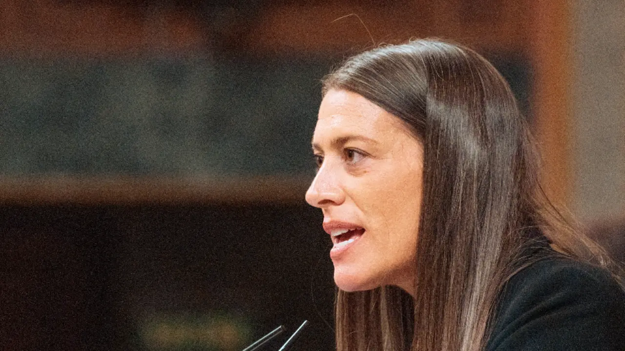 La portavoz de Junts en el Congreso, Miriam Nogueras, durante una sesi&oacute;n plenaria, en el Congreso de los Diputados, a 11 de junio de 2024, en Madrid (Espa&ntilde;a). El Pleno del Congreso debate hoy la toma en consideraci&oacute;n de dos Proposiciones de Ley. La primera, sobre la transferencia de la titularidad y competencias de la autopista del Atl&aacute;ntico (AP-9) a la Comunidad Aut&oacute;noma de Galicia, presentada por el Parlamento de Galicia, y la segunda, a propuesta del Grupo Popular, relativa a la modificaci&oacute;n de la Ley Org&aacute;nica 10/1995, de 23 de noviembre, del C&oacute;digo Penal, en materia de multirreincidencia en los delitos de hurto y estafa.
Fecha: 11/06/2024. leer menos

Firma: Gabriel Luengas / Europa Press