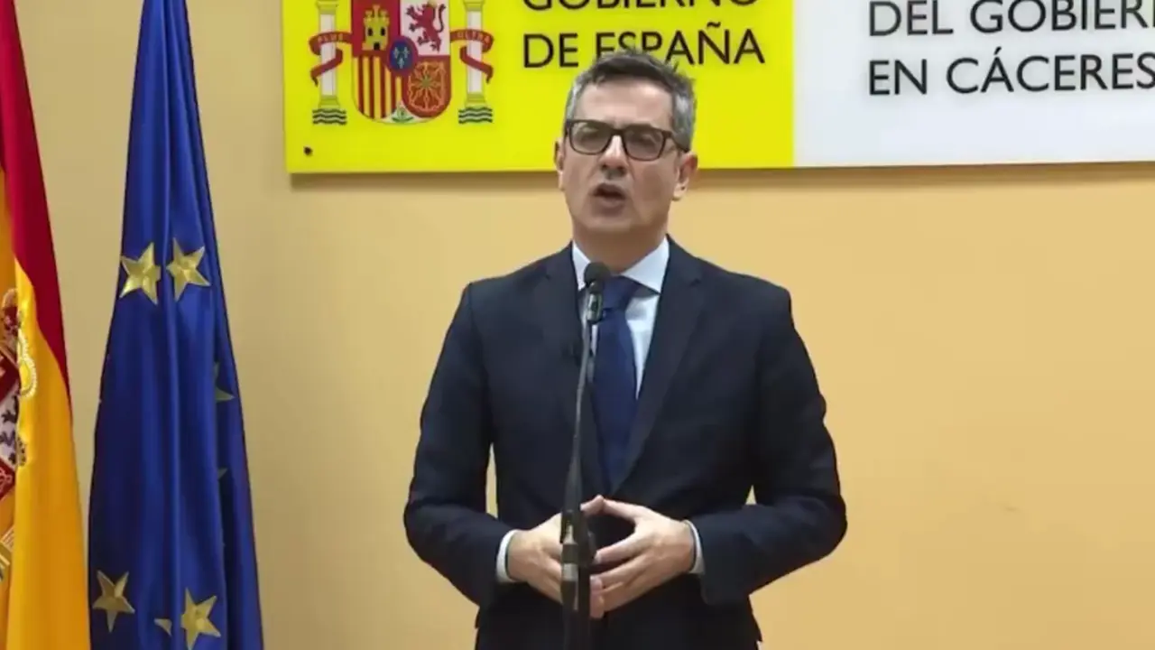 F&eacute;lix Bola&ntilde;os durante una intervenci&oacute;n. / Red x
