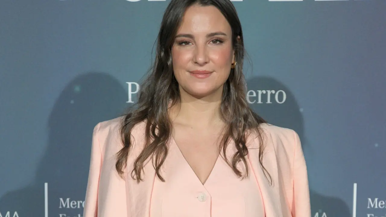 Marta Pombo posando en el photocall en la Mercedes Benz Fashion Week Madrid. / Jos&eacute; Oliva