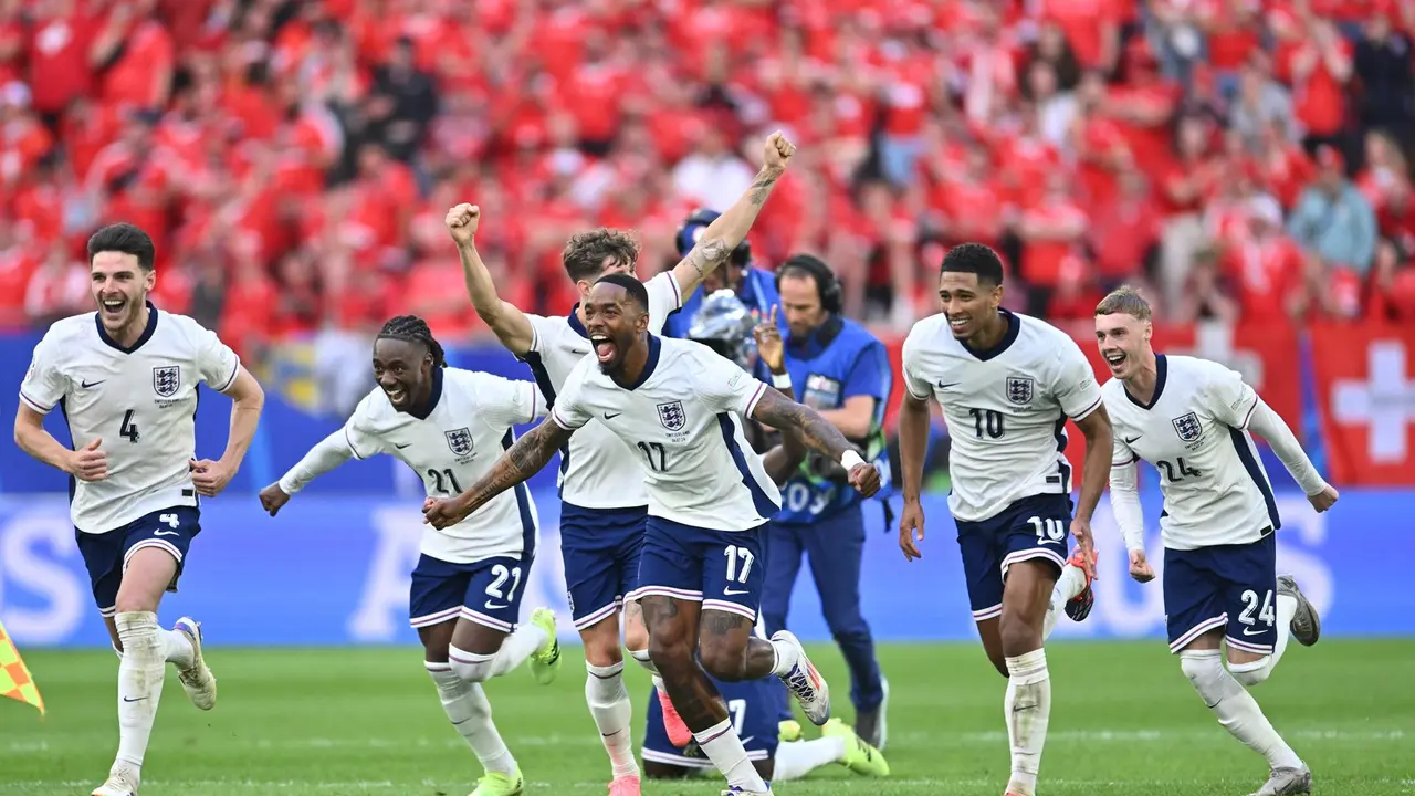 Los jugadores de Inglaterra celebran el pase a la semifinal. / Marius Becker