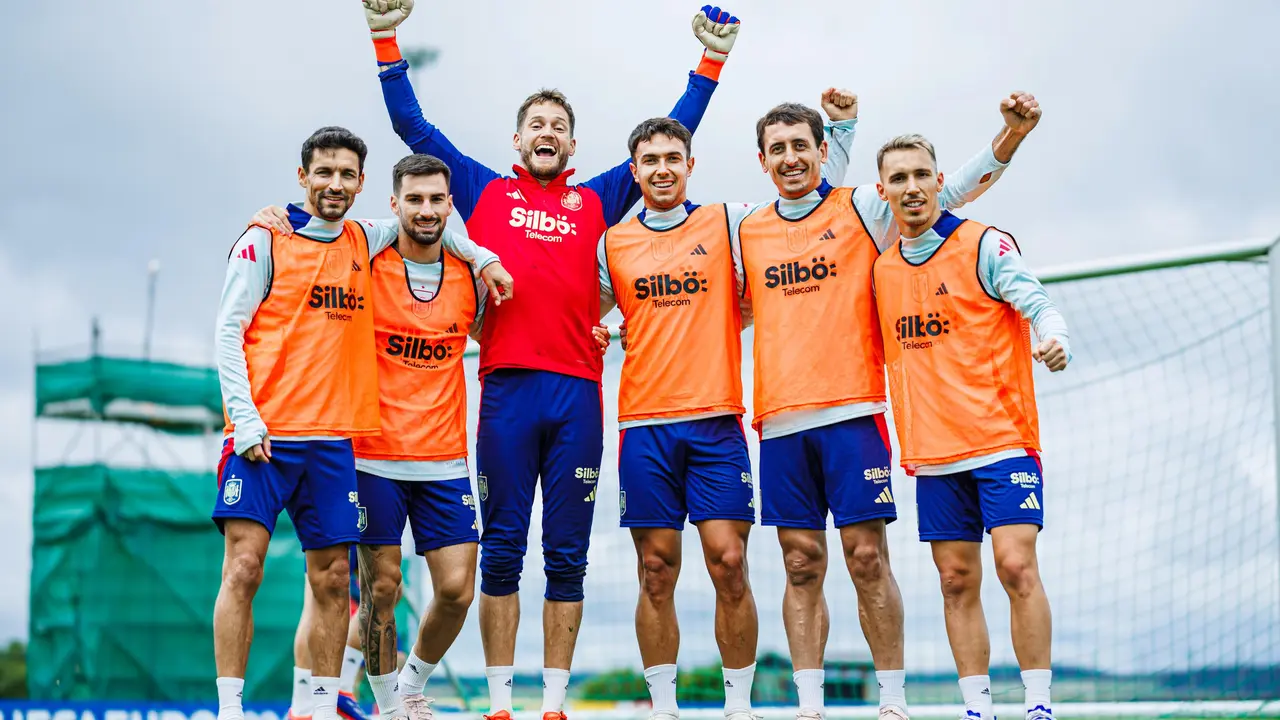 Los jugadores de la Selecci&oacute;n espa&ntilde;ola tras el entrenamiento. / RFEF