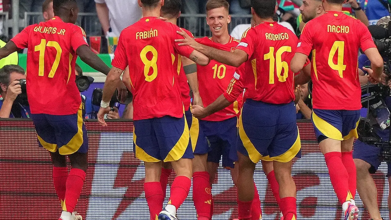 Los jugadores de la selecci&oacute;n espa&ntilde;ola durante su encuentro contra Alemania. Spada
