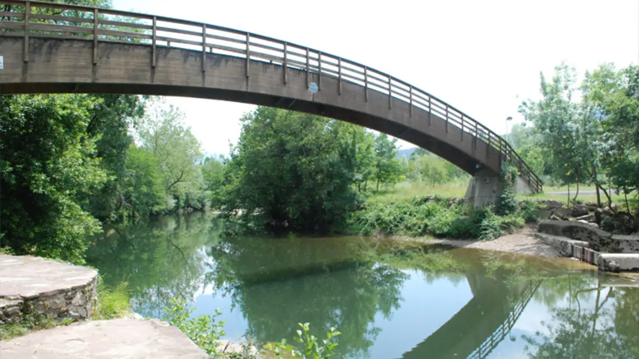 Puente sobre el rio Pas en Puente Viesgo. / A.E