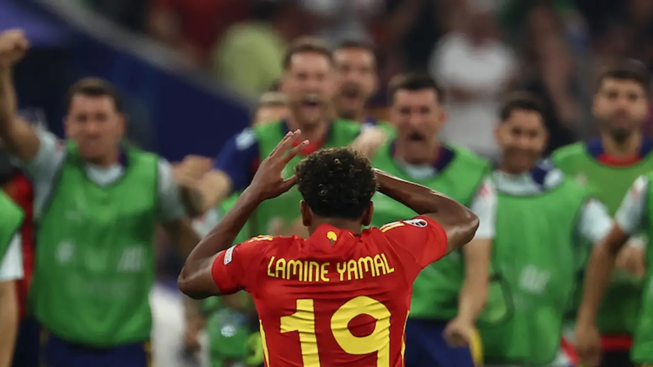 Yamal celebra el bolazo a Francia.
