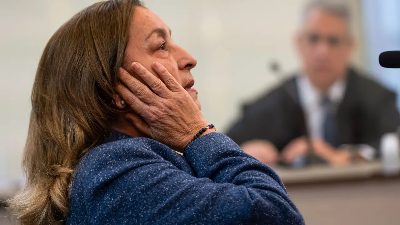 La acusada de asesinar a su novio en 2019 en Castro Urdiales, Carmen Merino, en la segunda sesi&oacute;n del juicio en la Audiencia de Cantabria. / POOL