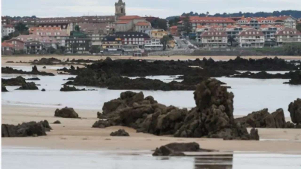 Las playas de Cantabria cautivan a sus visitantes. / A.S.