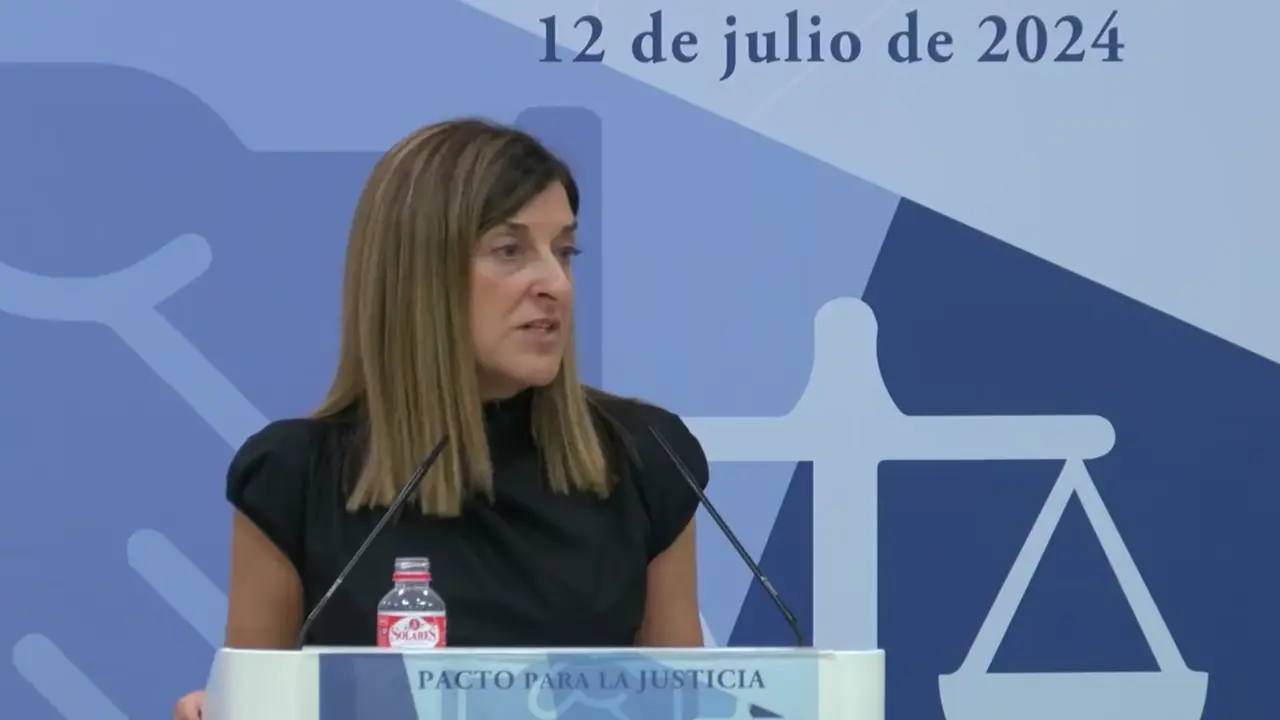 Mar&iacute;a Jos&eacute; S&aacute;enz de Buruaga opina en rueda de prensa sobre la actualidad pol&iacute;tica. / A.E.