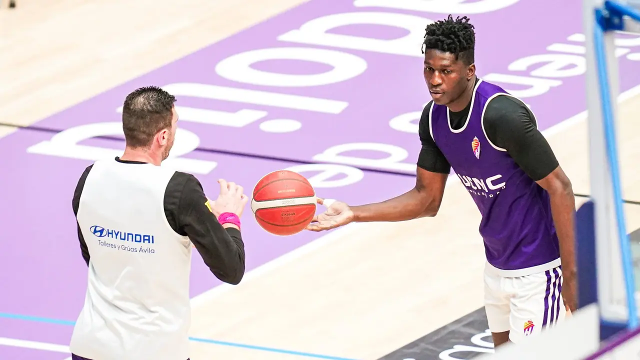 Romaric Belemene, durante un entrenamiento con el Valladolid. / Real Valladolid