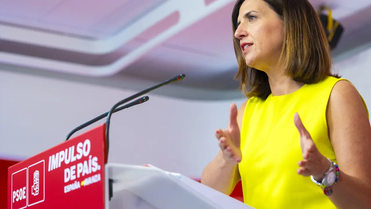 La portavoz del PSOE , Esther Pe&ntilde;a, en una rueda de prensa en la sede nacional del partido. Eva Ercolanese