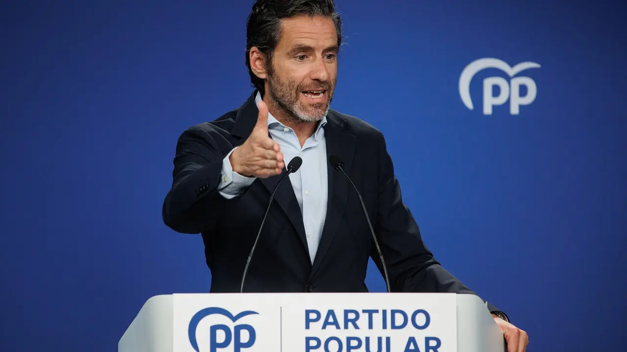 El portavoz del PP, Borja S&eacute;mper, durante una rueda de prensa posterior a la reuni&oacute;n del Comit&eacute; de Direcci&oacute;n del Partido Popular. Alejandro Mart&iacute;nez V&eacute;lez