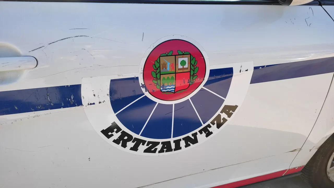 Coche patrulla de la Ertzaintza. / EP