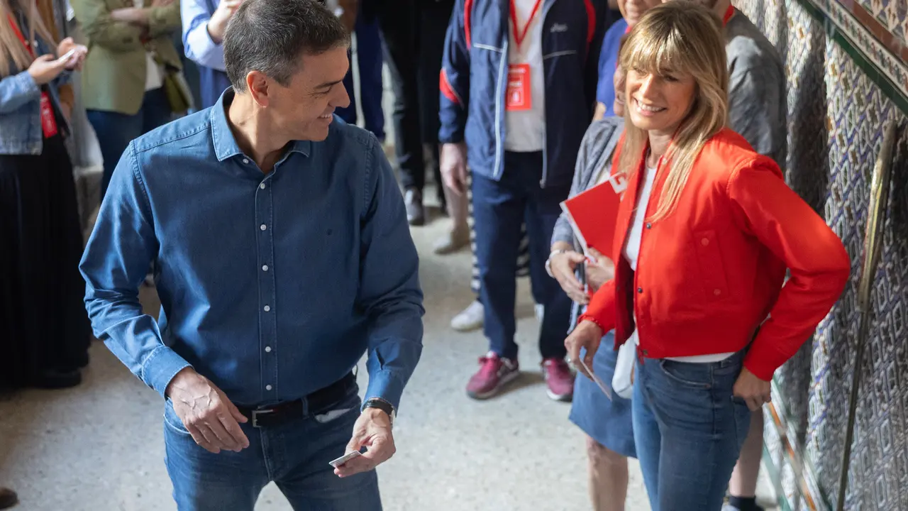 El secretario general del PSOE y presidente del Gobierno de Espa&ntilde;a, Pedro S&aacute;nchez, y su mujer, Bego&ntilde;a G&oacute;mez. / EP