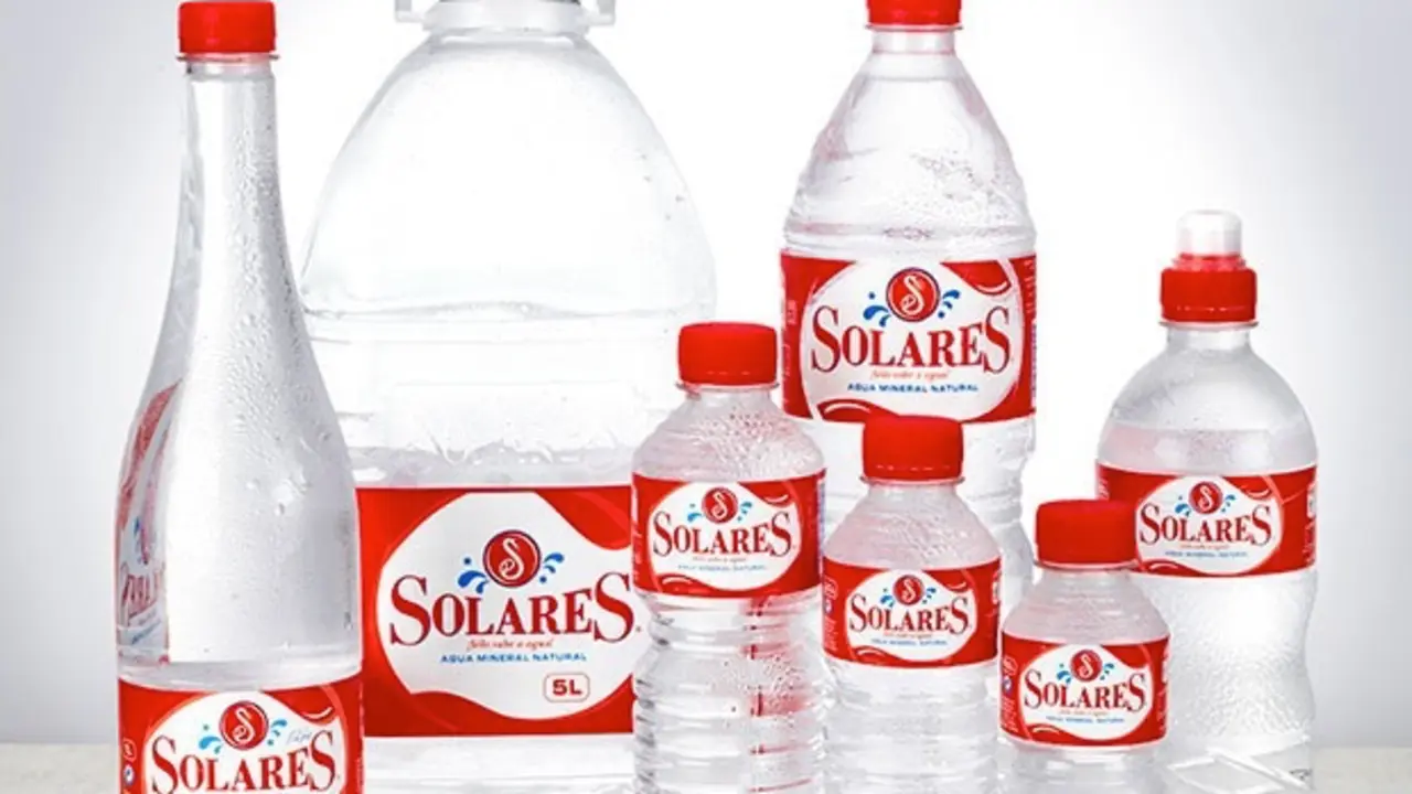 Varias botellas de agua Solares. / A.E