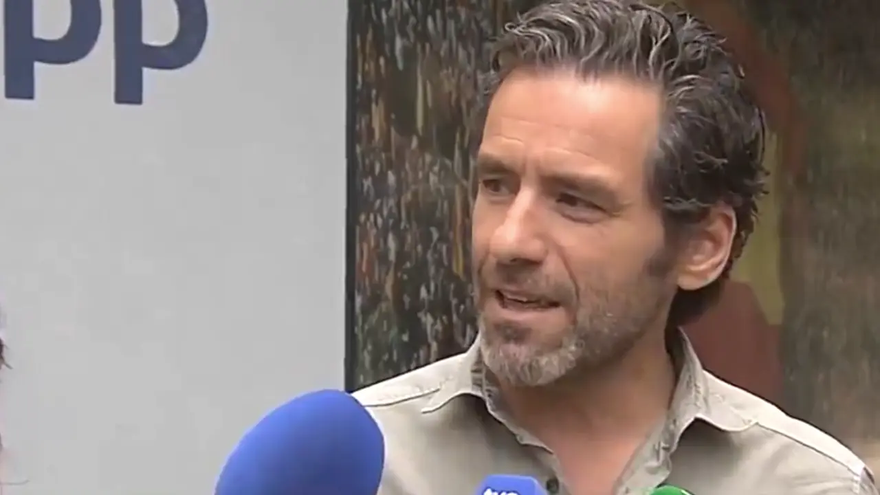 El portavoz nacional del Partido Popular, Borja Semper, este viernes ante la sede nacional.