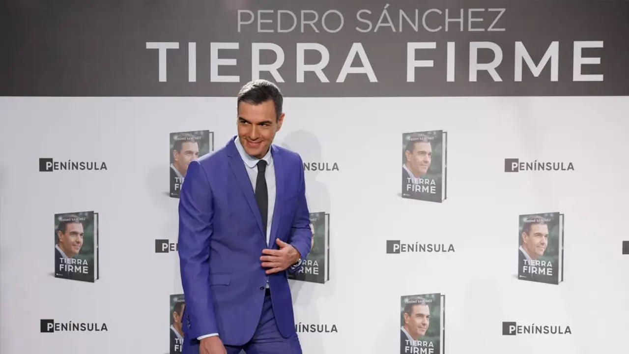 El presidente del Gobierno, Pedro S&aacute;nchez, en la presentaci&oacute;n de su libro 'Tierra firme.