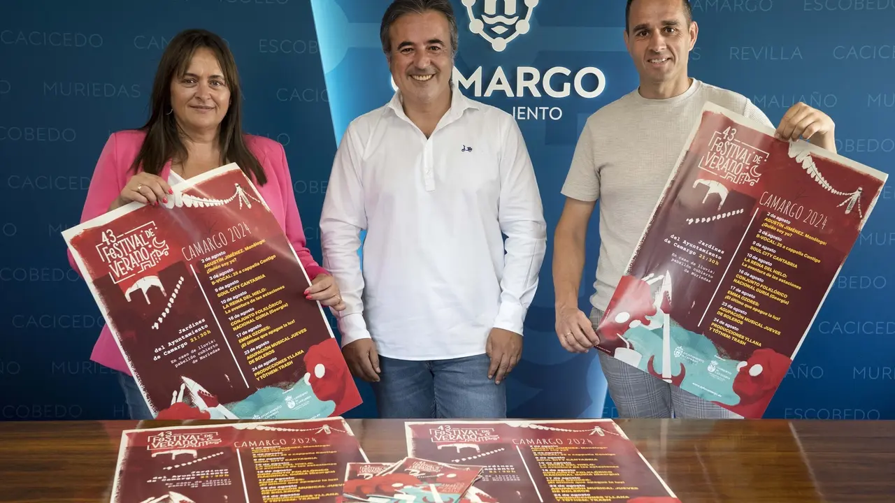 El alcalde de Camargo, Diego Movell&aacute;n, la concejala de Cultura, Laura Ara, y el coordinador Juan Ram&iacute;rez han presentado este viernes en rueda de prensa la programaci&oacute;n del Festival de Verano de Camargo. / Alerta