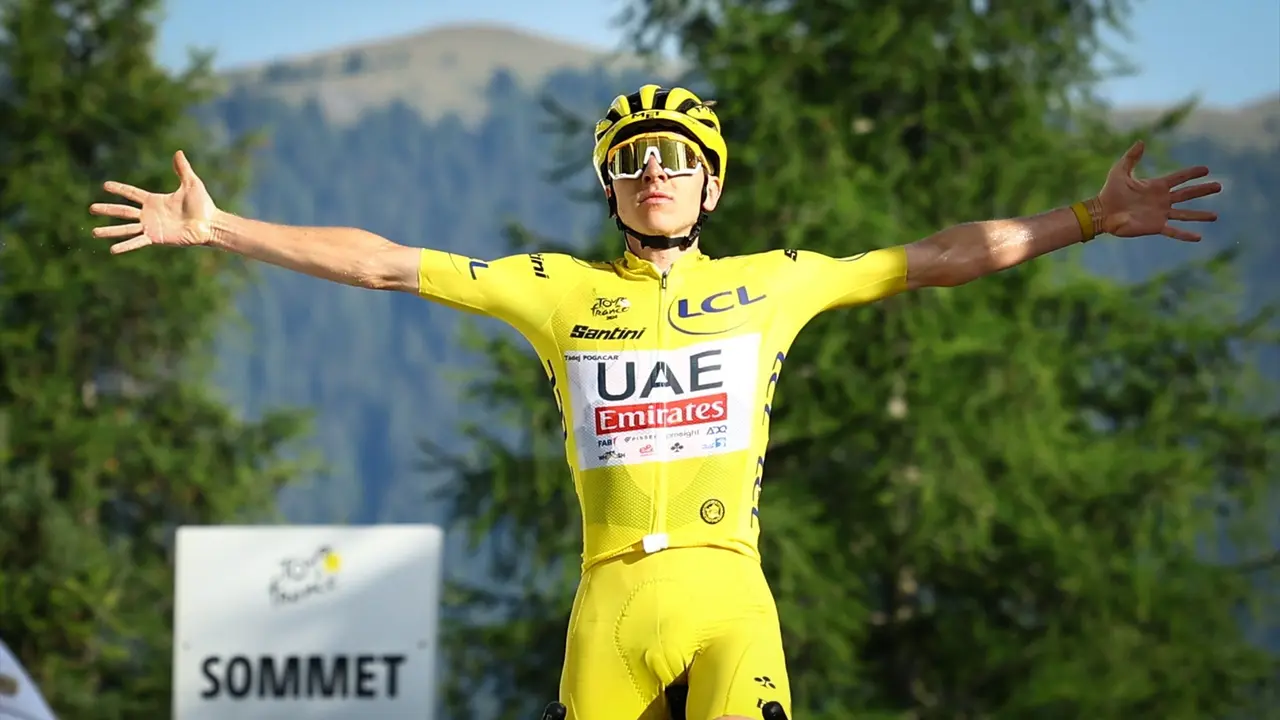 Pogacar celebra una de sus victorias en el tour. / David Pintens