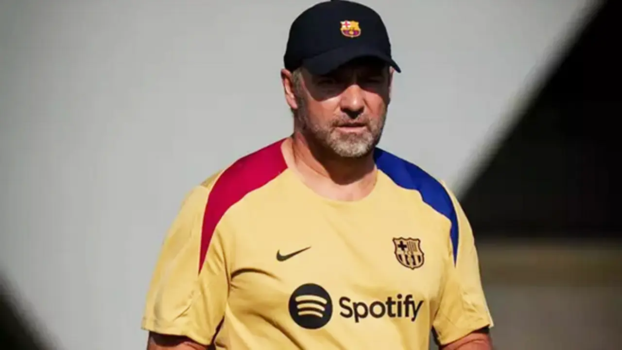Hansi Flick dirige el primer entrenamiento con el Bar&ccedil;a. / FCB