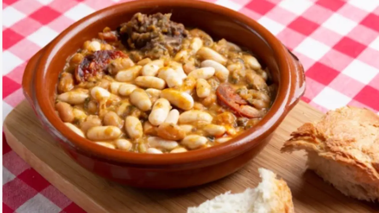Un plato de cocido monta&ntilde;&eacute;s, un b&aacute;sico en Cantabria. / A.S.