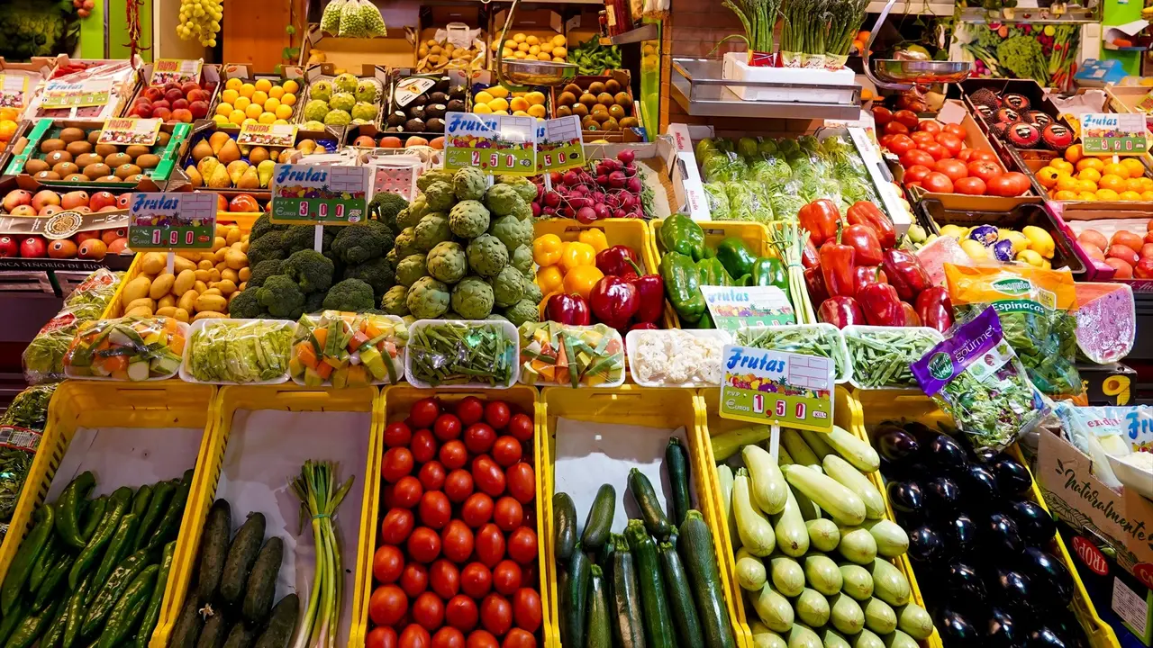 Puesto de frutas y verduras. EP